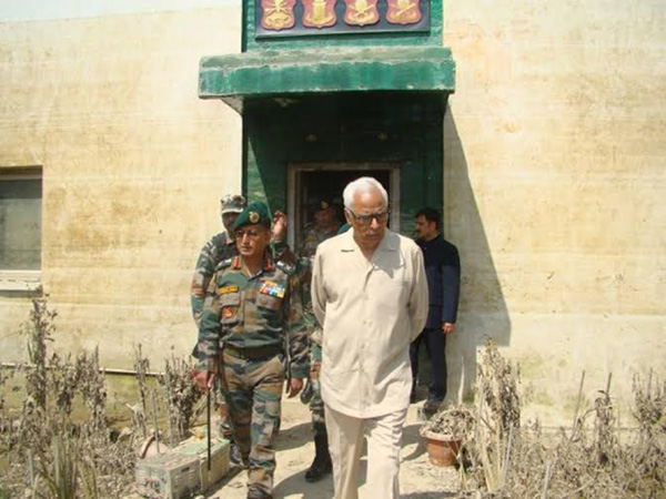 J&K Guv visits  Army Cantonment 