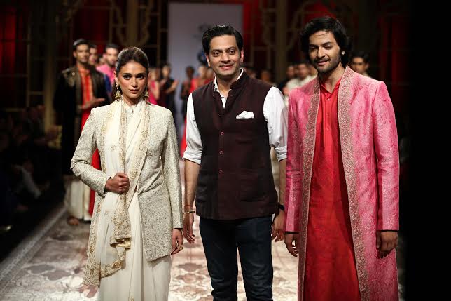 Raghavendra Rathore  showcases collection at Bridal Fashion Week