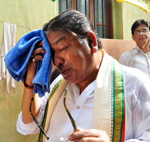 LS: Political leaders campaign in Kolkata