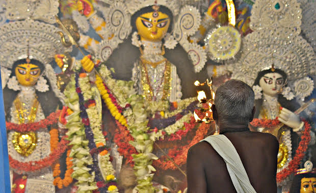 Kolkata observes Sandhi Puja today