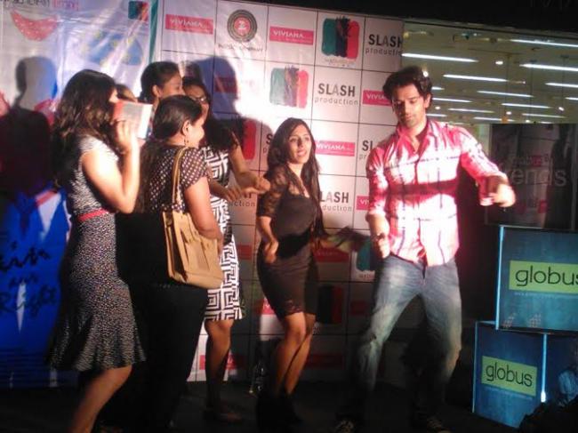 'Main Aur Mr Riight' takes Mumbai by storm