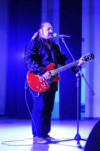  Lesle Lewis performs at IIMUN Kolkata Chapter