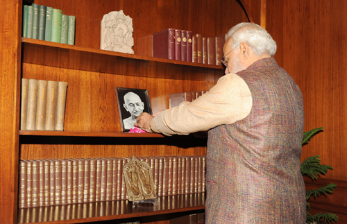 Shri Narendra Modi with the Prime Minister of Pakistan