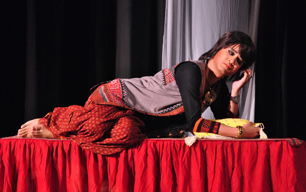 Stage tribute to filmmaker Rituparno