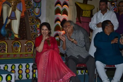 Sharmila, Soumitra get together for puja inauguration