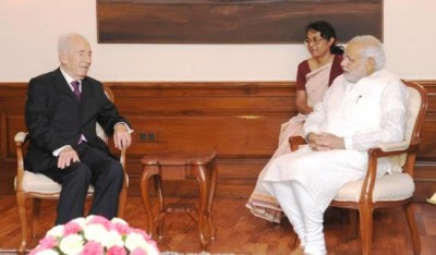 Prime Minister receives ex-Israeli President Shimon Peres