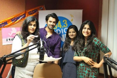 Fun promotions in Pune for Main Aur Mr Riight team