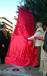 Modi unveils Mahatma Gandhi's statue in Brisbane