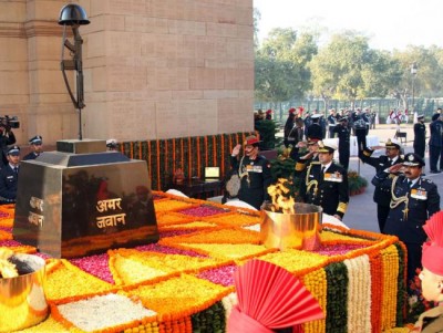 PM, President extend greetings on Navy Day