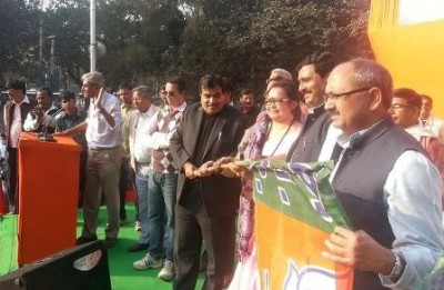 Gadkari says BJP will rise in Bengal, meets Mamata in Kolkata