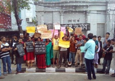 JU students take protest to Kolkata's modish puja pandal  