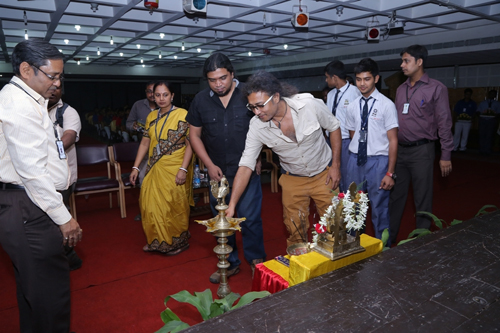 Students put up musical performance with throwaway items