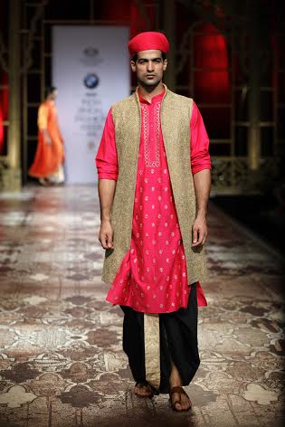 Raghavendra Rathore  showcases collection at Bridal Fashion Week
