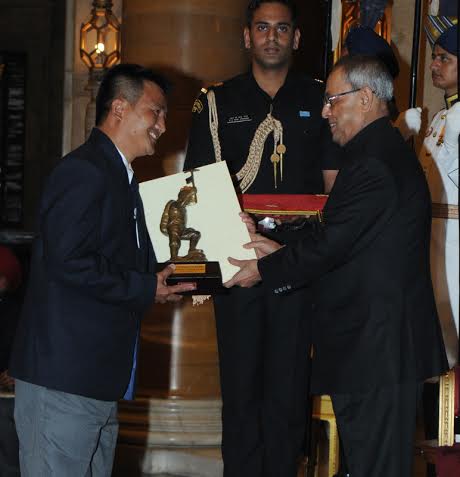 President confers National Sports Awards 