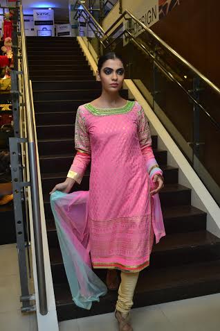 Kolkata hosts Shoppers Stop Sananda Pujor Bazar fashion show