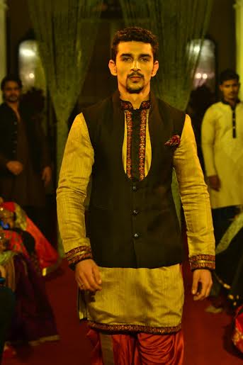 Paayel walks the ramp at  'Calcutta Oh Kolkata' 