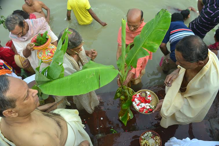 Kolkata soaks in Mahasaptami fervor 