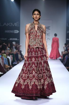 Monica- Karishma showcase collection at LFW