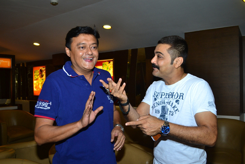 Stars glitter at 'Chaar' premiere in Kolkata