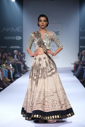 Monica- Karishma showcase collection at LFW