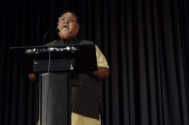  Lesle Lewis performs at IIMUN Kolkata Chapter