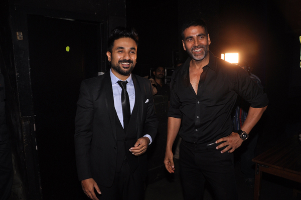 Akshay Kumar, Twinkle Khanna enjoy a hilarious evening at Vir Das show