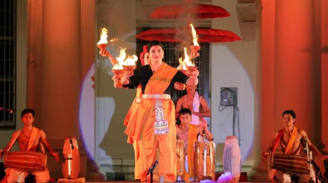 Shashi Tharoor attends Apeejay Kolkata Literary Festival