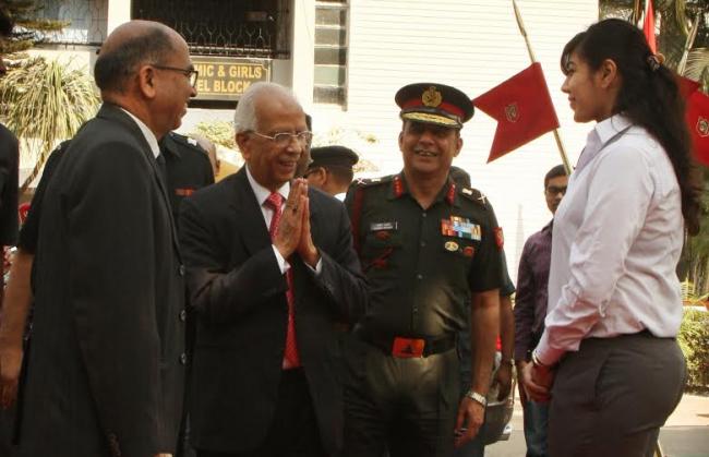 WB Guv received by Lt Gen Raman Dhawan
