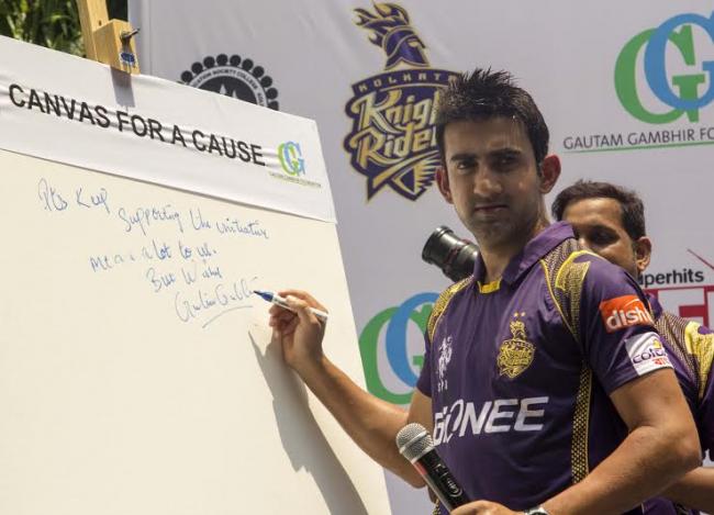 Gautam, KKR team members activate "KKR ka Control Room-College"