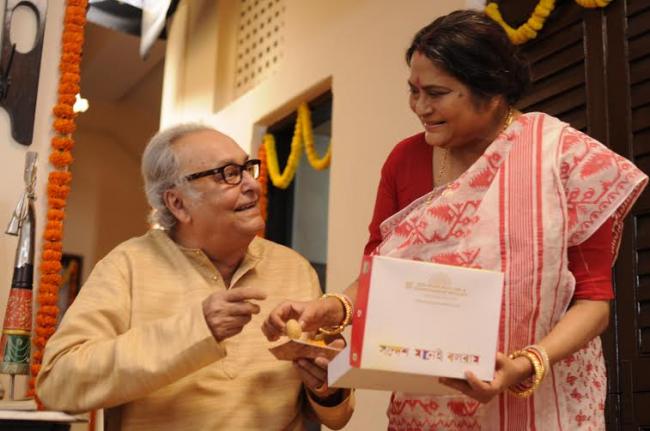 Soumitra Chatterjee busy shooting for Bela Seshe