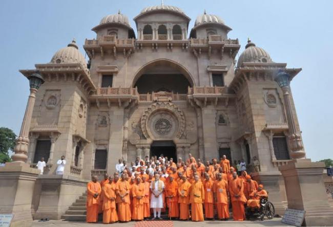 PM offers prayer at Dakshineswar Kali temple, meditates at Belur Math