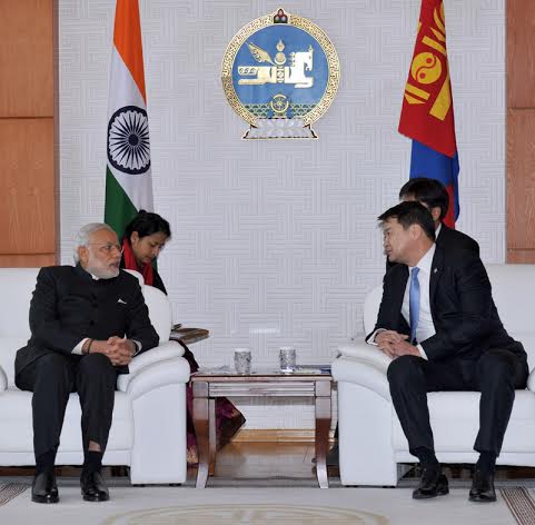 Modi meeting the Prime Minister of Mongolia