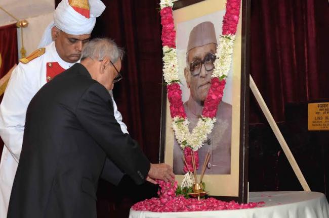 President pays floral tribute to Neelam Sanjeeva Reddy