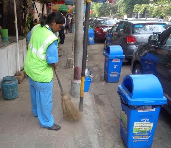 Village Welfare Society promotes food and personal hygiene practices for street vendors in Kolkata