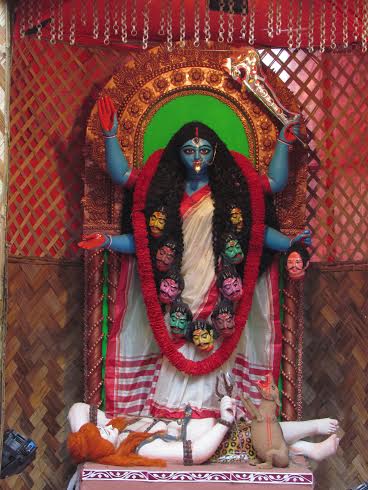 Kolkata: Biddyut Sangha joins Kali Puja festivity 