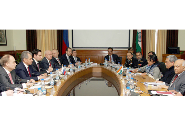 Parrikar invites Russian Defence industry to join in â€˜Make In Indiaâ€™ plan