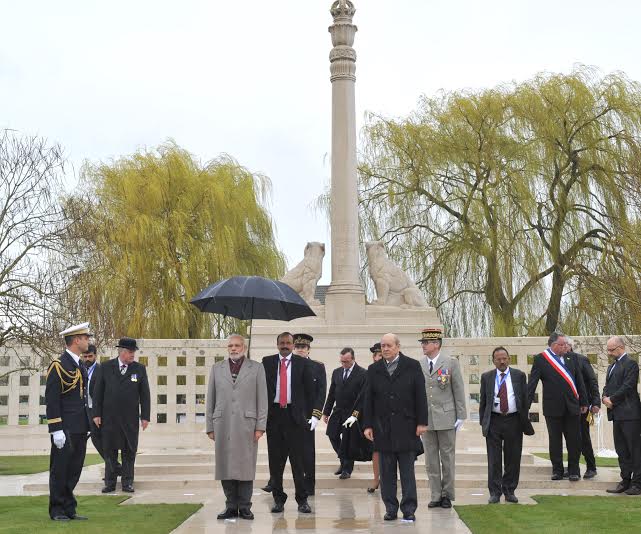 Modi at WWI Memorial, meets India-origin students