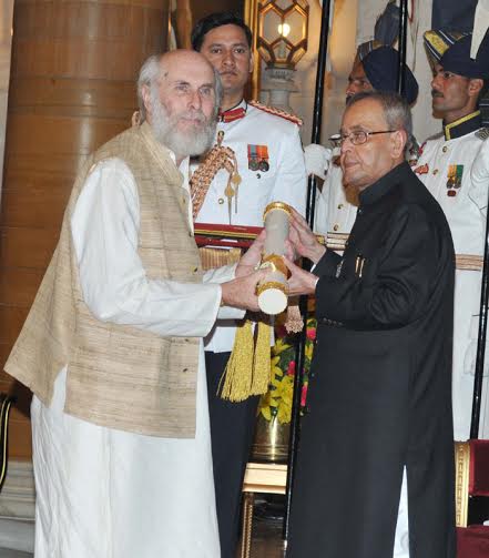 President confers Bharat Ratna, Padma Awards 