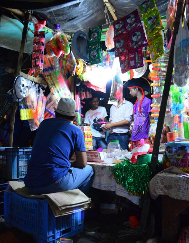 Kolkata gears up for Holi