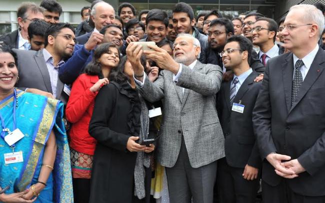 Modi at WWI Memorial, meets India-origin students