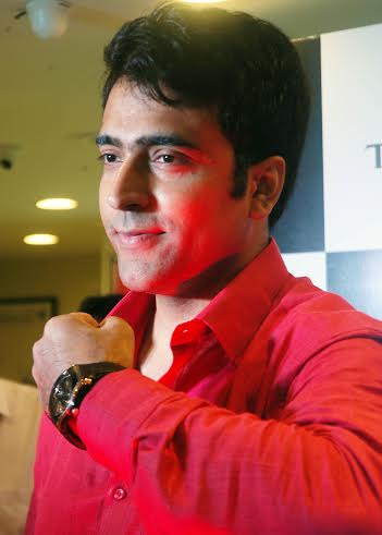 Actor Abir Chatterjee unveils Titan's new collection in Kolkata