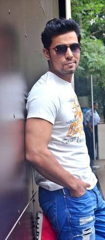 Randeep Hooda visits Kolkata to promote 