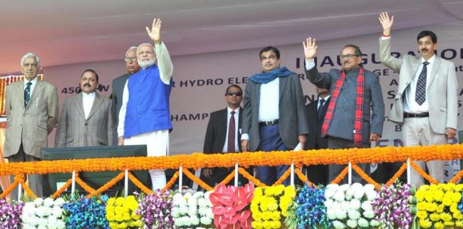 Narendra Modi addressing the gathering at Chanderkote