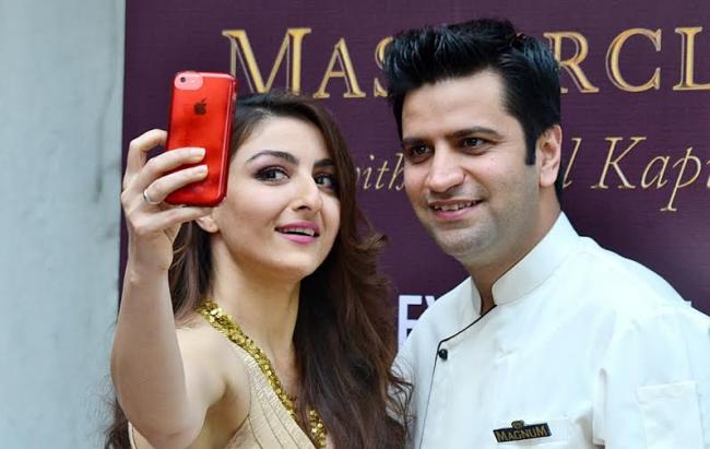 Kunal, Soha Ali Khan indulge in Belgian chocolate