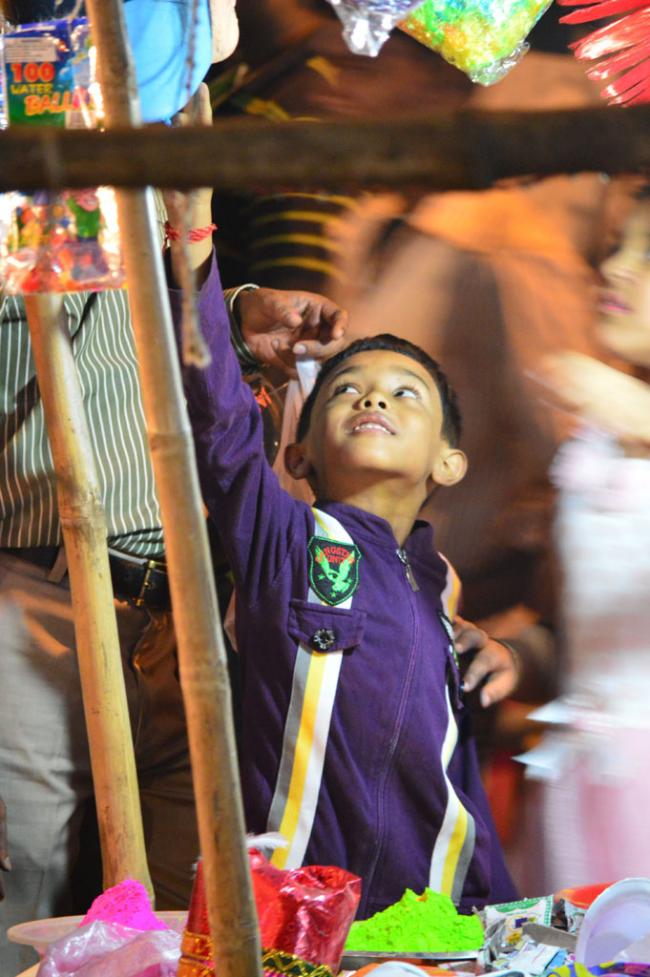 Kolkata gears up for Holi