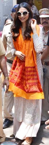Deepika visits Siddhivinayak Temple