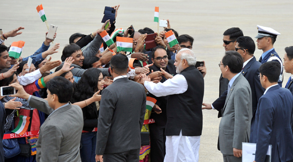  Modi arrives at ROK Airbase, in Seoul, South Korea
