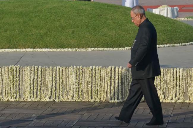 Pranab pays homage to Nehru on his death anniversary 