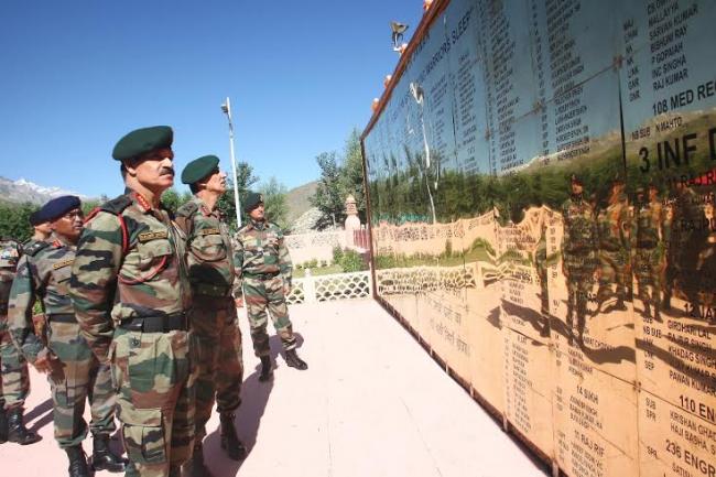 Dalbir Singh Suhag visits Kargil War Memorial