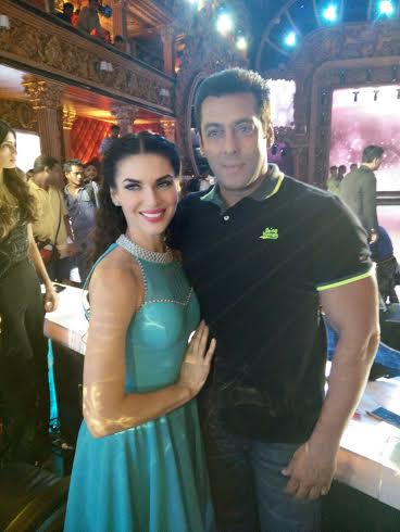 Scarlett Wilson woos Salman Khan